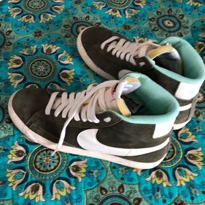 Women’s Nike blazer mid size 11